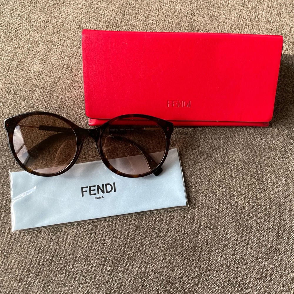 FENDI Round Tortoise Shell Sunglasses EUC